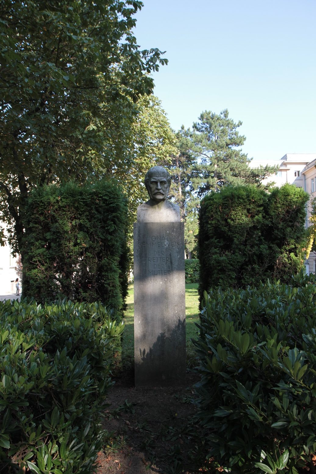 Semmelweis%27%20bust%2C%20Ignaz%20Semmelweis%20Frauenklinik%2C%20Vienna%20-%2002.JPG